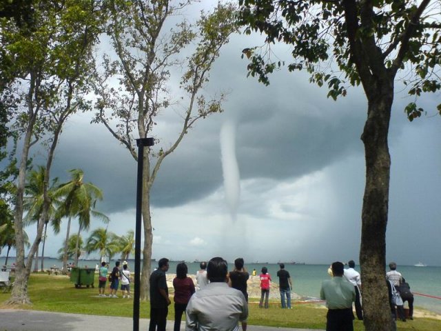 Tornado Pinang 001